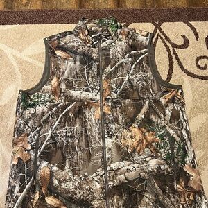 Magellan Outdoors Camo Sleeveless Vest Size 2XL